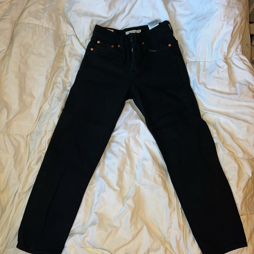 Black wedgie Straight Levi’s
